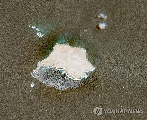 오만 연안의 기름유출 정황을 보여주는 위성사진