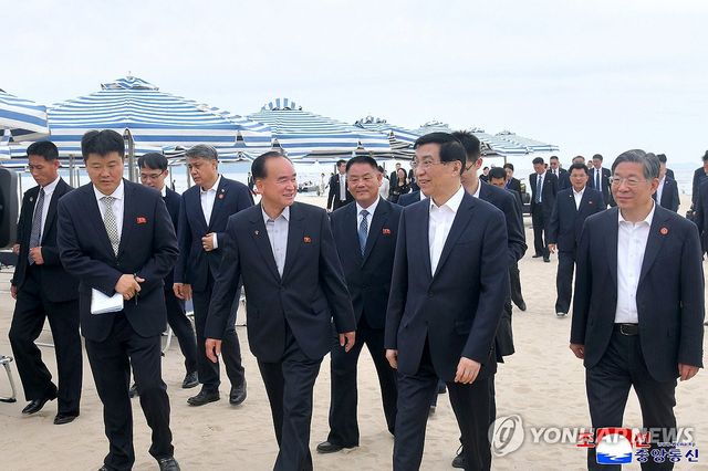 왕후닝 중국 정협 주석, 원산갈마해안관광지구 참관