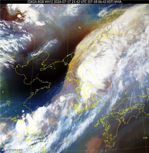 18일 오전 6시 42분 한반도 주변 수증기 영상. [국가기상위성센터 제공. 재판매 및 DB 금지]