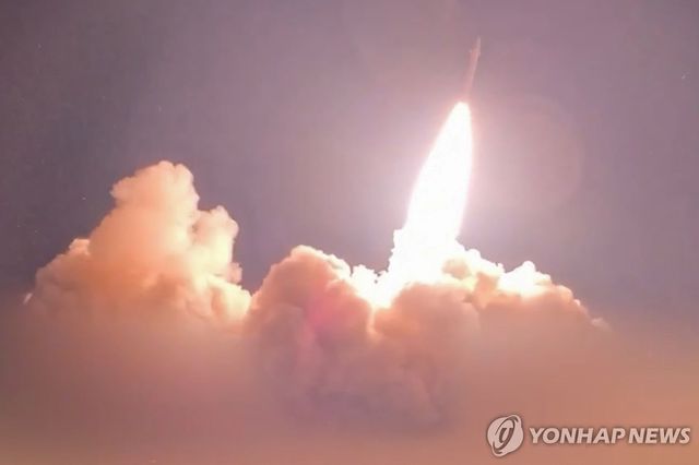 지난 16일(현지시간) 이란 이슬람혁명수비대(IRGC)의 미사일 발사 장면