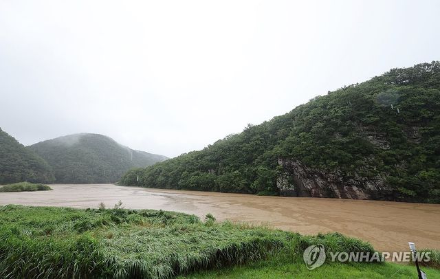 지난해 호우에 잠긴 반구대 암각화