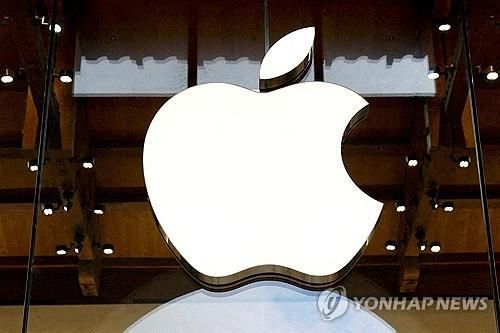 프랑스 파리 애플 스토어의 애플 로고