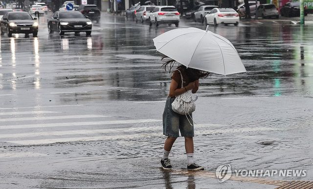 장대비에 푹 젖은 신발
