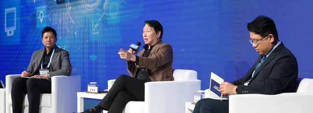 AI 성장 주제로 대담 중인 최태원 대한상의 회장