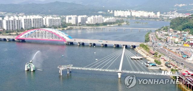 춘천 의암호 스카이워크 일대 전경