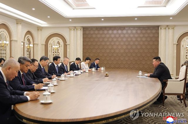 김정은, 중국 왕후닝 접견