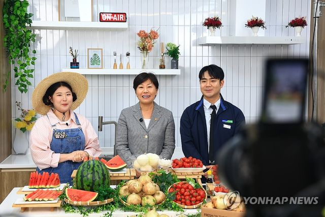 송미령 농식품부 장관, 라이브 커머스에서 직접 햇양파 판매