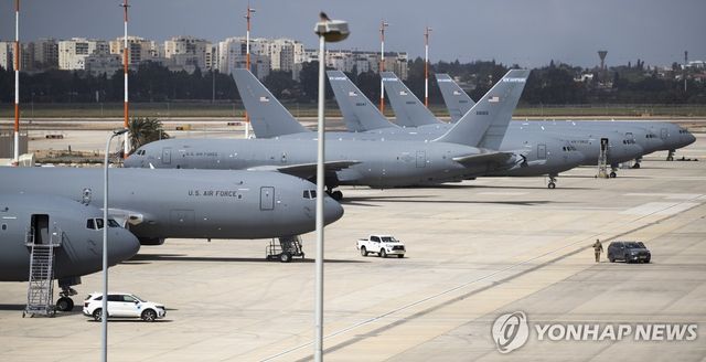 텔아비브 벤구리온 국제공항 활주로에 주둔중인 미 공군 KC-135 공중급유기들