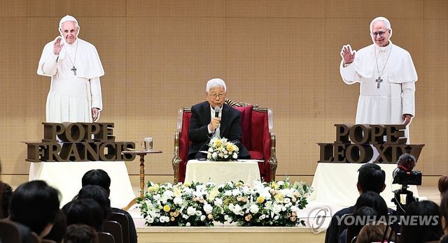 유흥식 추기경이 들려주는 두 교황 이야기