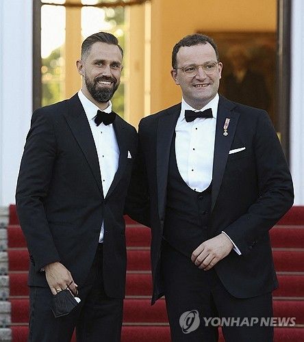옌스 슈판 독일 집권당 원내대표(오른쪽)과 그의 남편 다니엘 푼케 [AFP 연합뉴스 자료사진. 재판매 및 DB 금지] 