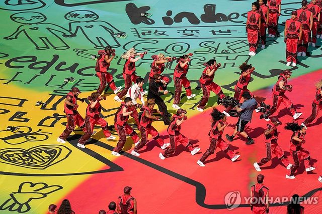 월드컵 결승전 하프타임서 공연하는 BTS