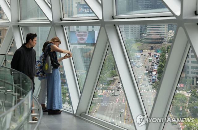 시청에서 내려다보는 세종대로