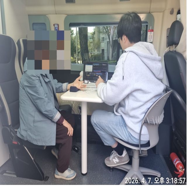 '마음에 온 버스' 안에서 진행되는 상담 모습