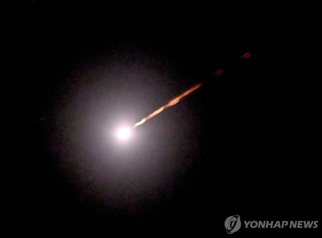 우크라이나 키이우 상공 위 러시아 미사일