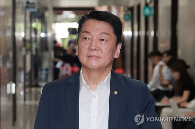 국민의힘 원내대표-4·5선 중진 간담회 참석하는 안철수 의원
