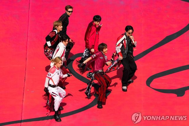 월드컵 결승전 하프타임서 공연하는 BTS
