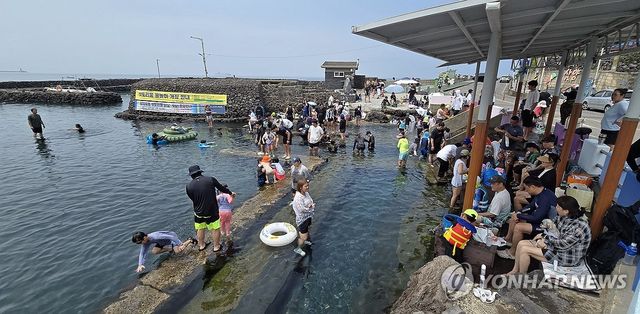 폭염엔 역시 제주 용천수가 최고지