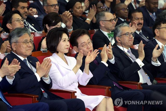 문화공연 관람하는 이재명 대통령 부부