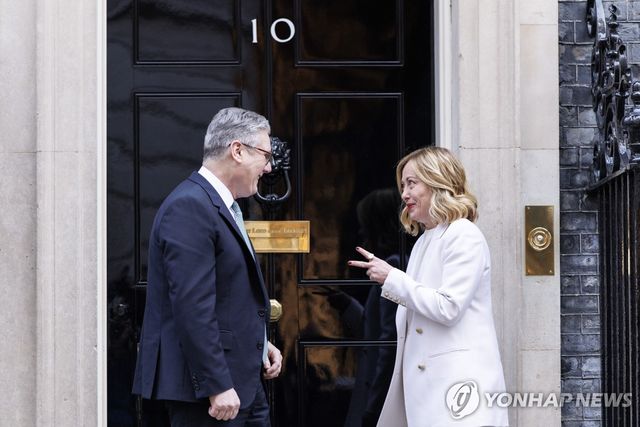 2025년 다우닝가 10번지 찾은 조르자 멜로니 이탈리아 총리