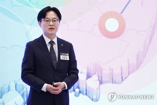 정책발표하는 김정관 장관