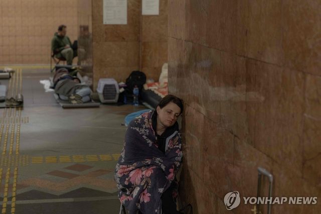 대피소로 피신한 키이우 시민들