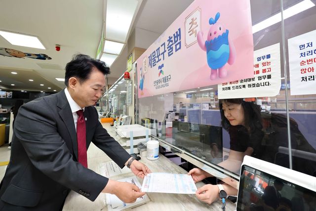 김찬진 제물포구청장(왼쪽)