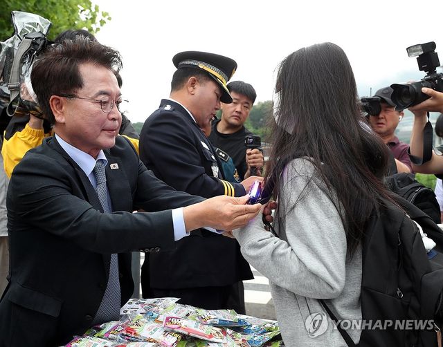 안전 선물하는 육동한 춘천시장