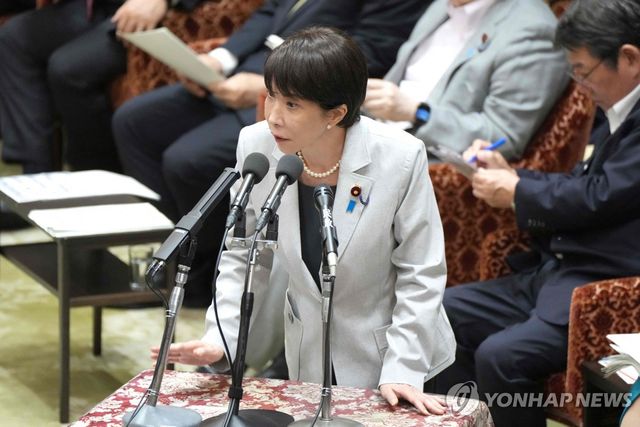 일본 중의원에서 답변하는 다카이치 총리