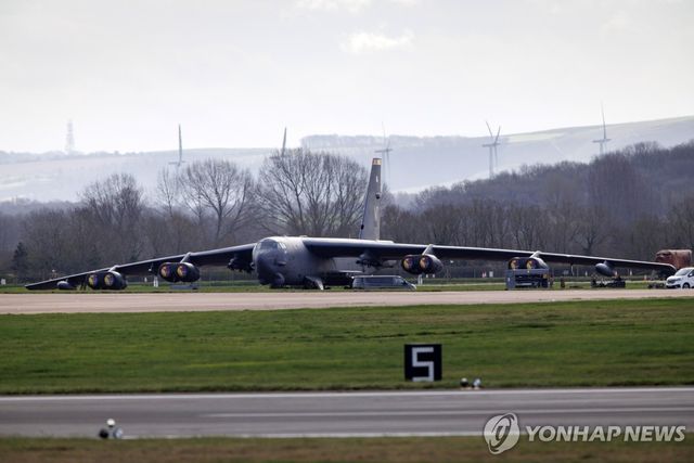 영국 공군 페어퍼드 기지에 배치된 미국 공군의 B-52 전략폭격기