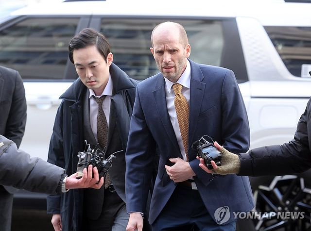 쿠팡 로저스 경찰 2차 출석…'국정원 지시' 위증 혐의 조사