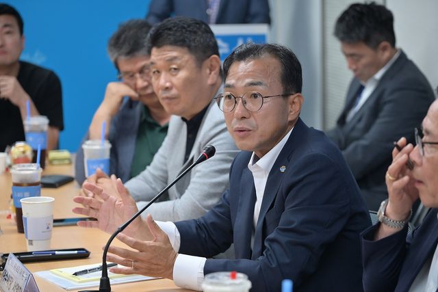 언론 간담회하는 서영학 여수시장