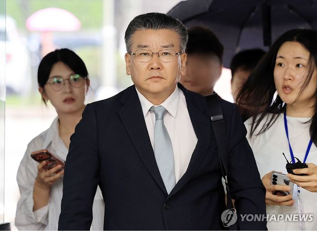 유병호 대답없이 법정으로