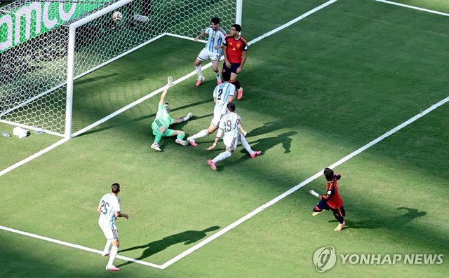 토레스의 결승 골 순산.