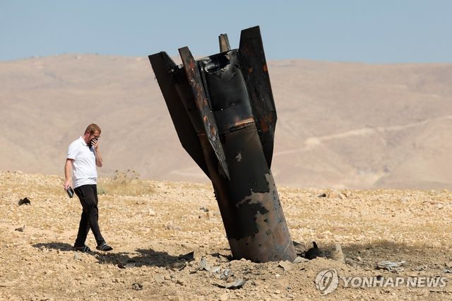 요르단강 서안에 낙하한 이란제 탄도미사일의 잔해