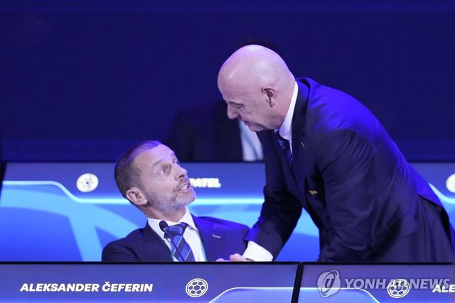 알렉산데르 체페린 UEFA 회장(왼쪽), 잔니 인판티노 FIFA 회장