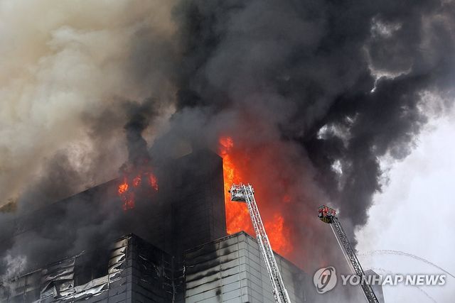 사흘째 계속되는 인천 쿠팡 물류센터 화재