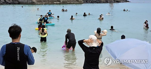 에메랄드빛 제주 바다 해수욕