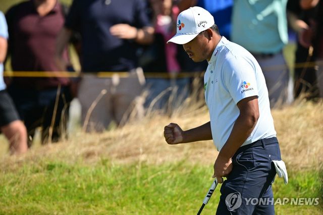 주먹 쥐는 김시우