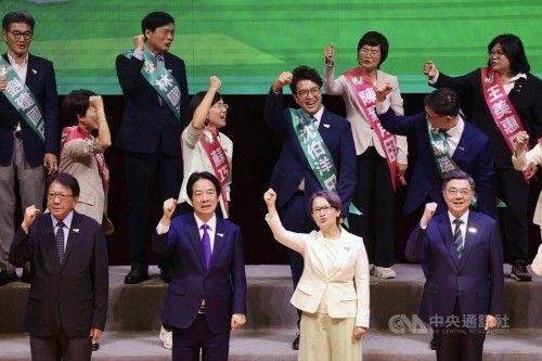 라이칭더 대만 총통과 샤오메이친 부총통(왼쪽에서 2, 3번째)