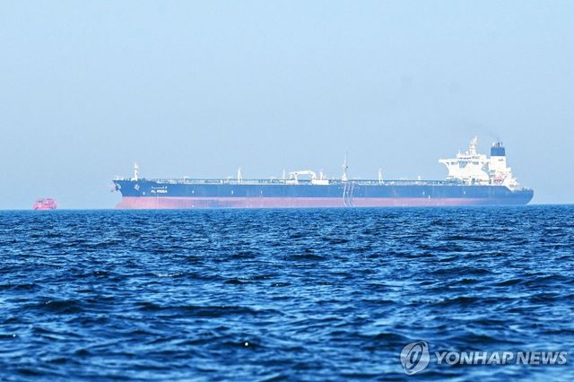 걸프해역에 정박한 유조선