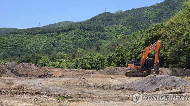 산업폐기물 불법매립 의혹이 제기된 울산 울주군 농지 성토 현장