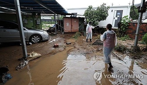 폭우에 쑥대밭 된 마을