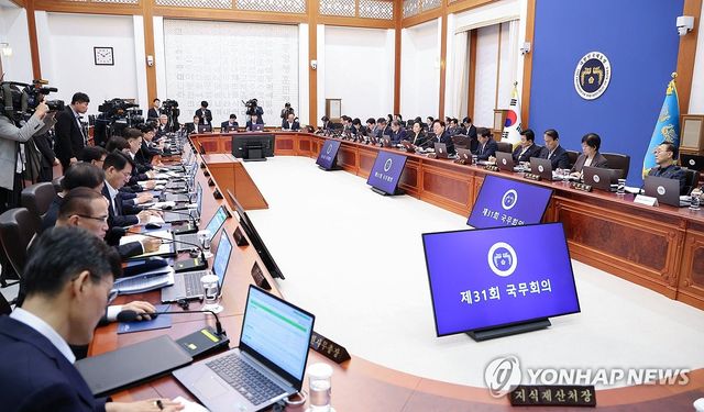 국무회의 주재하는 이재명 대통령