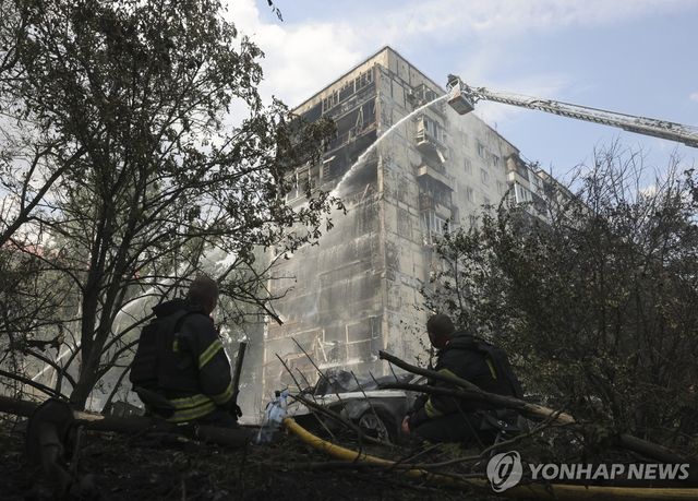 러시아 공격에 파손된 아파트