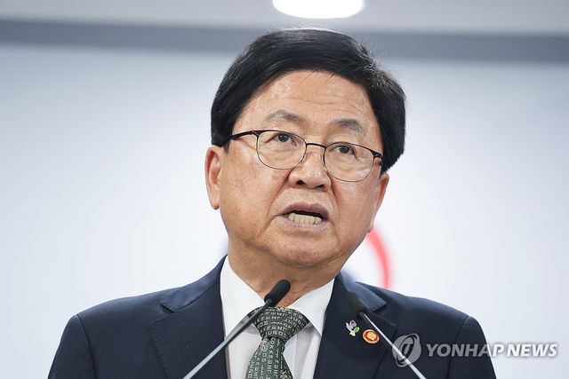 최교진 장관, 청소년 자살예방 범정부 추진 대책 브리핑