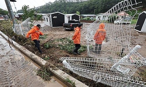 산불 이재민 임시주택 덮친 폭우