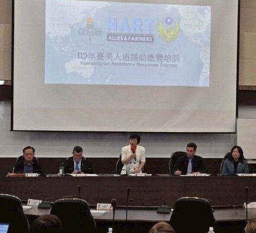 류스팡 대만 내정부장(가운데)