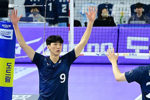 대한항공 곽승석 '두 손 번쩍'