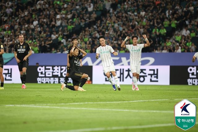 실축에 아쉬워하는 이승우