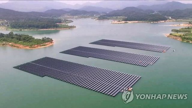 수면 태양광 발전 설비. [LG CNS 제공. 재판매 및 DB 금지]